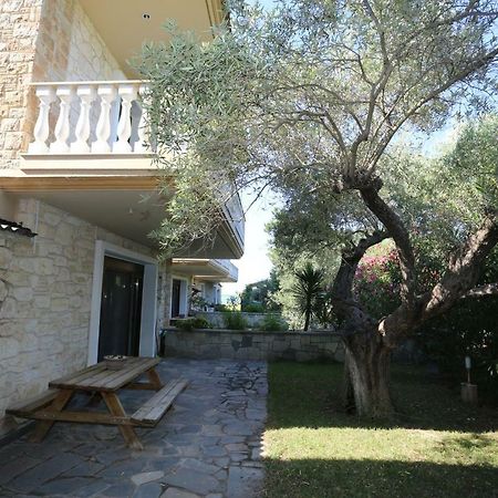 Villa Argo 3 - Beachfront, Big Gardens, Location! Pefkochori Esterno foto
