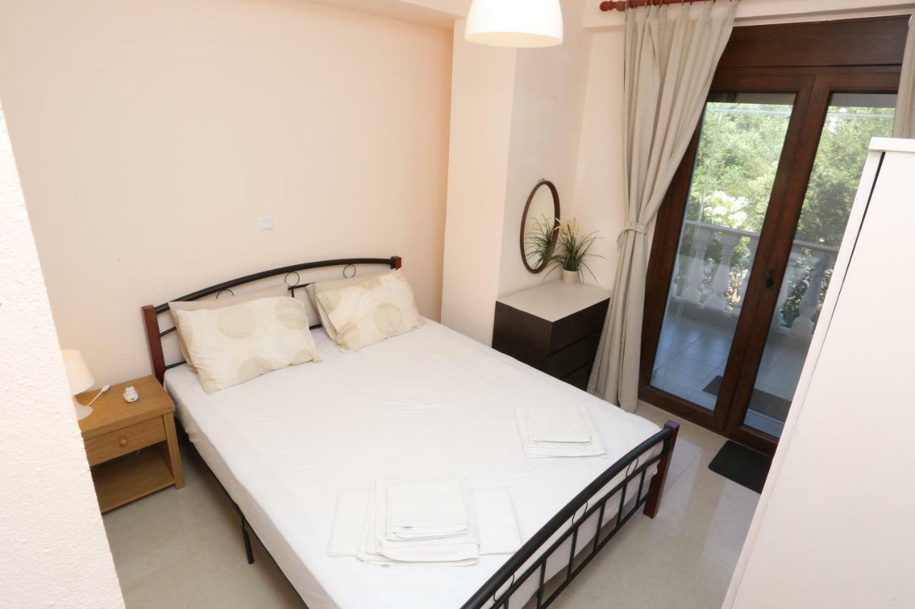 Villa Argo 3 - Beachfront, Big Gardens, Location! Pefkochori Esterno foto