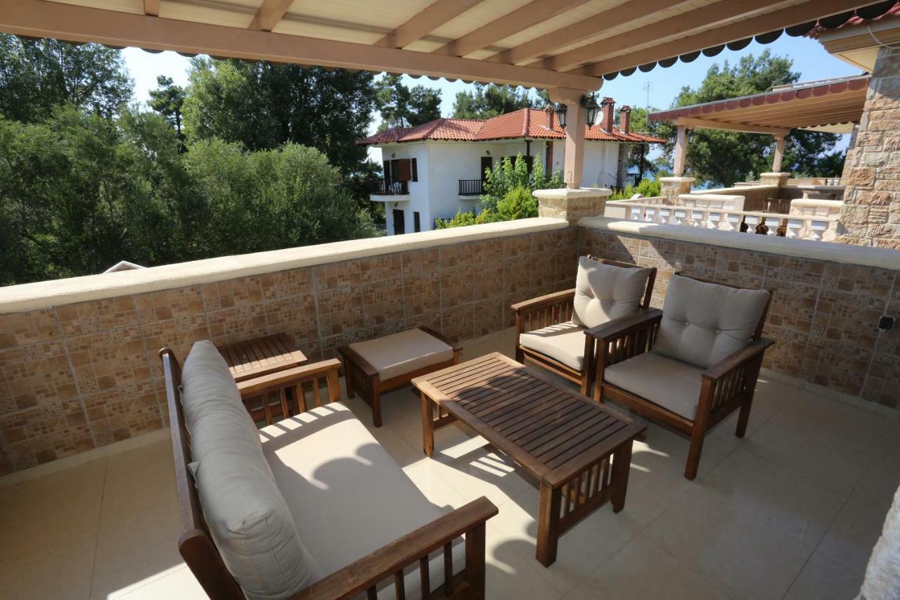 Villa Argo 3 - Beachfront, Big Gardens, Location! Pefkochori Esterno foto