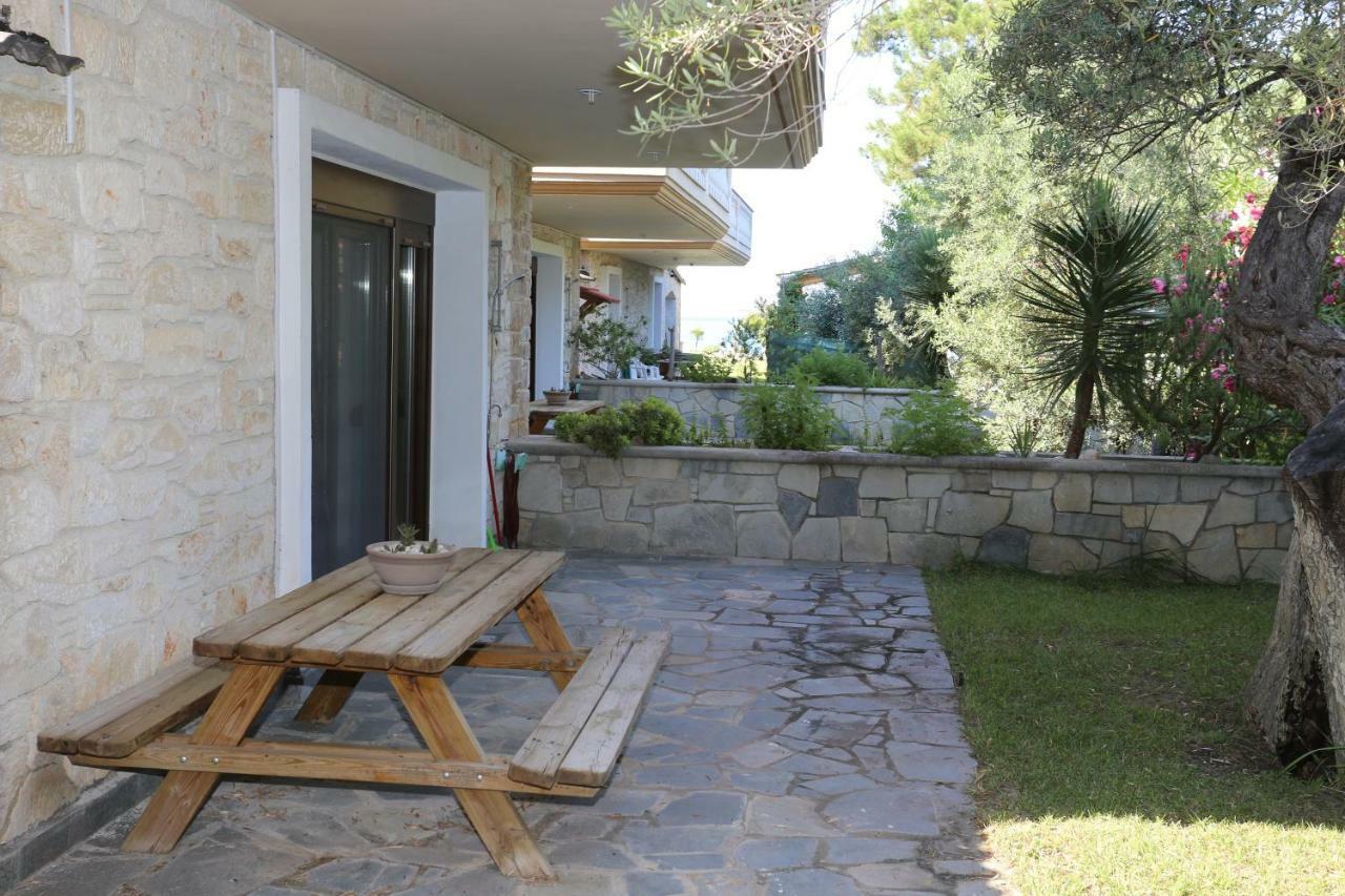 Villa Argo 3 - Beachfront, Big Gardens, Location! Pefkochori Esterno foto
