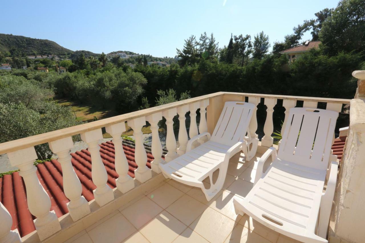 Villa Argo 3 - Beachfront, Big Gardens, Location! Pefkochori Esterno foto