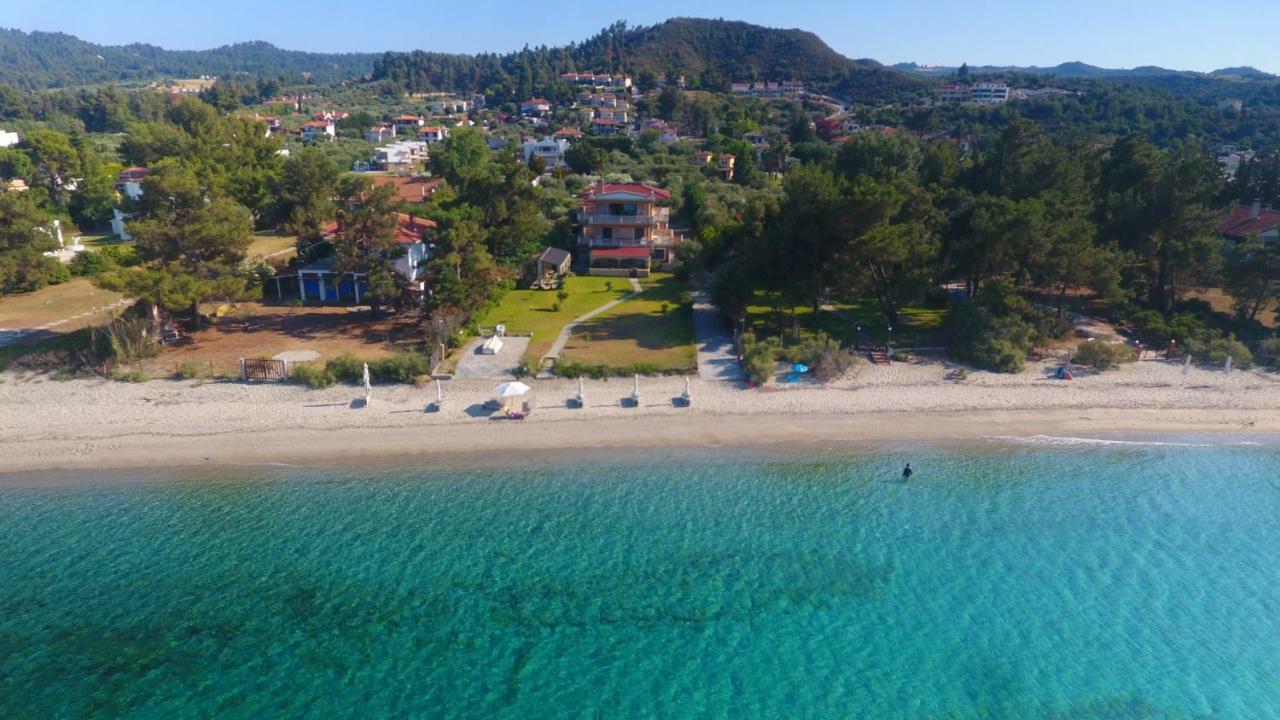 Villa Argo 3 - Beachfront, Big Gardens, Location! Pefkochori Esterno foto