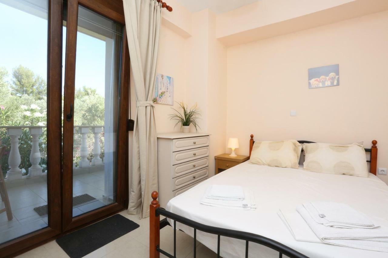 Villa Argo 3 - Beachfront, Big Gardens, Location! Pefkochori Esterno foto