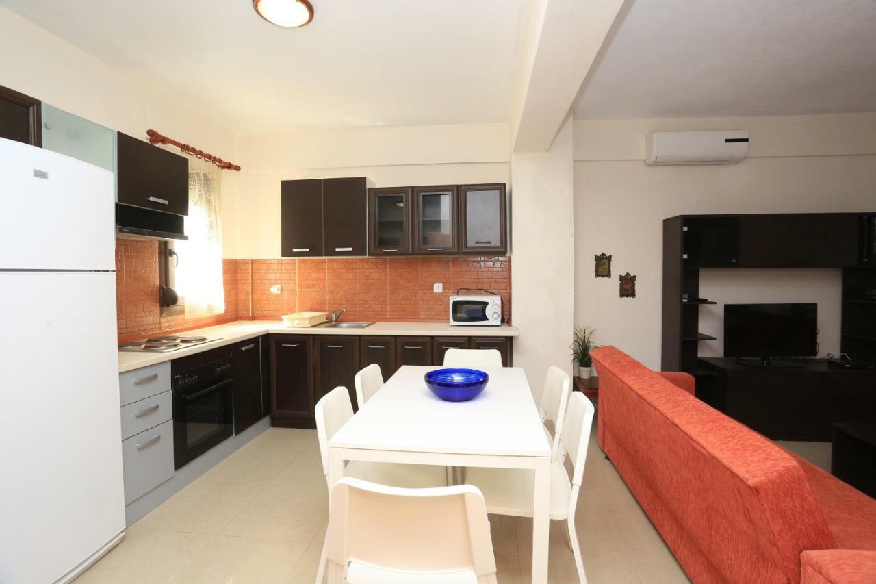 Villa Argo 3 - Beachfront, Big Gardens, Location! Pefkochori Esterno foto