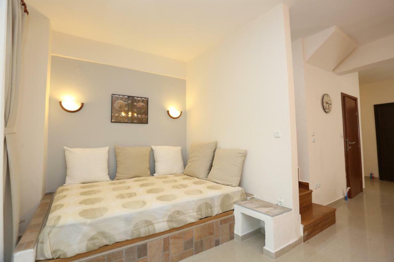 Villa Argo 3 - Beachfront, Big Gardens, Location! Pefkochori Esterno foto