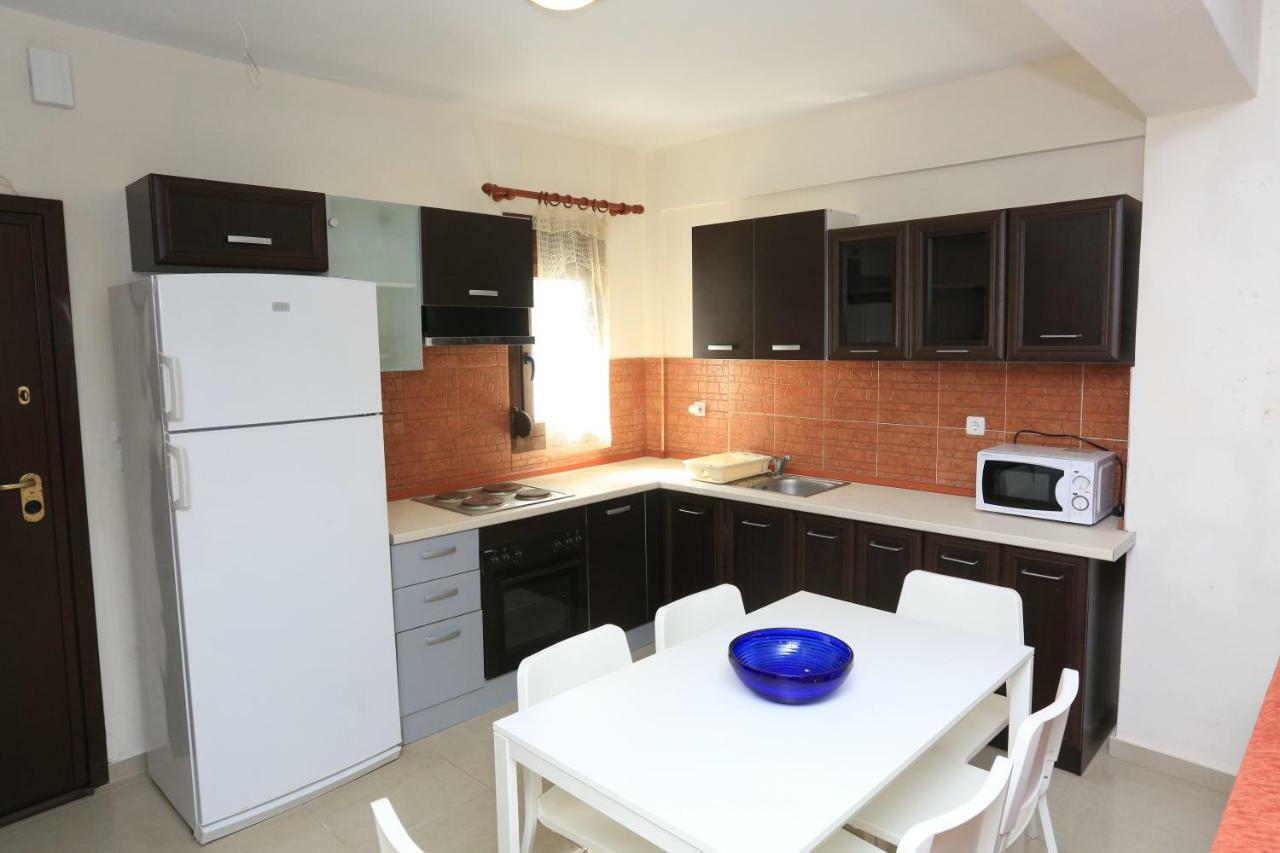Villa Argo 3 - Beachfront, Big Gardens, Location! Pefkochori Esterno foto