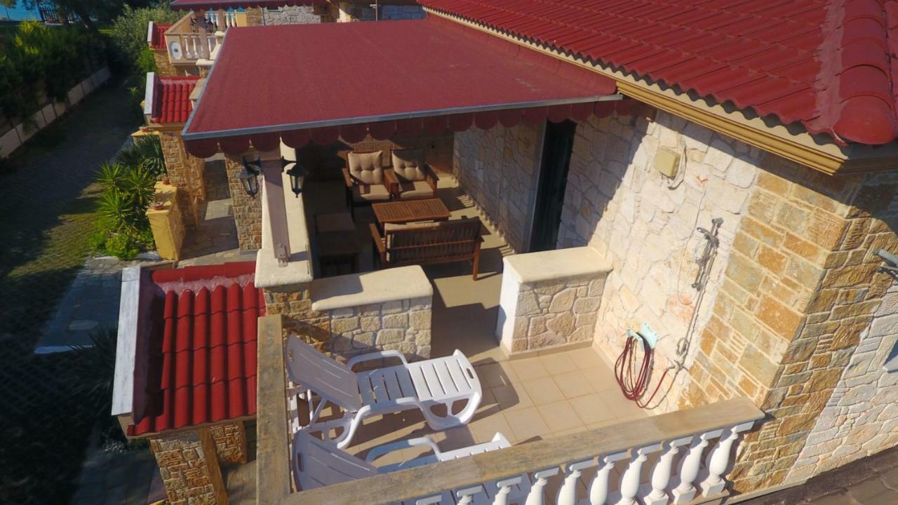 Villa Argo 3 - Beachfront, Big Gardens, Location! Pefkochori Esterno foto