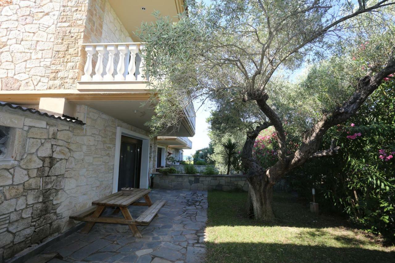 Villa Argo 3 - Beachfront, Big Gardens, Location! Pefkochori Esterno foto