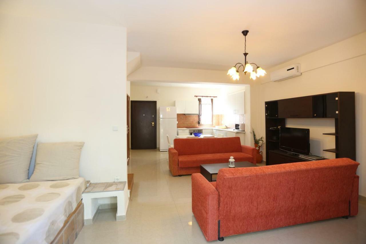 Villa Argo 3 - Beachfront, Big Gardens, Location! Pefkochori Esterno foto