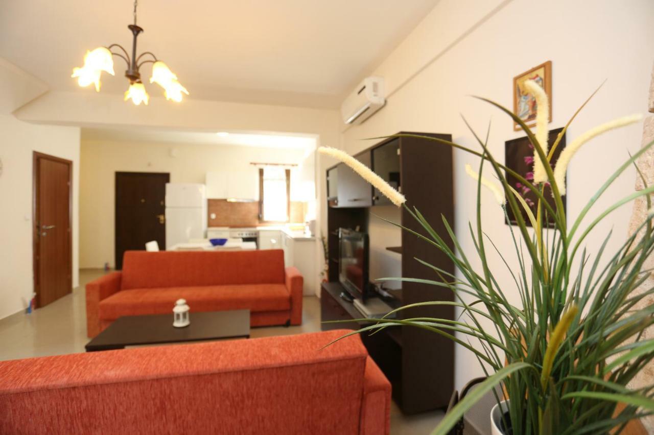 Villa Argo 3 - Beachfront, Big Gardens, Location! Pefkochori Esterno foto