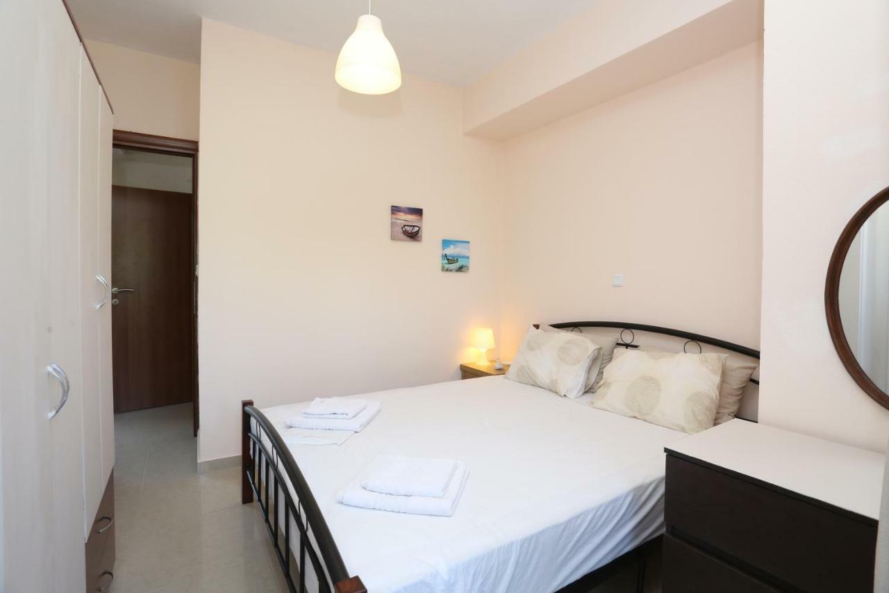 Villa Argo 3 - Beachfront, Big Gardens, Location! Pefkochori Esterno foto
