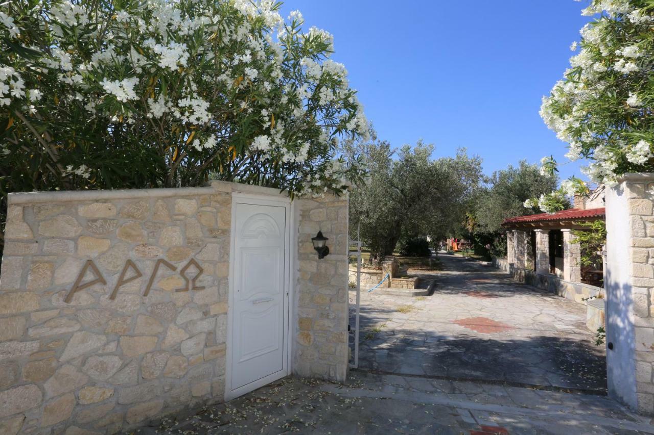 Villa Argo 3 - Beachfront, Big Gardens, Location! Pefkochori Esterno foto