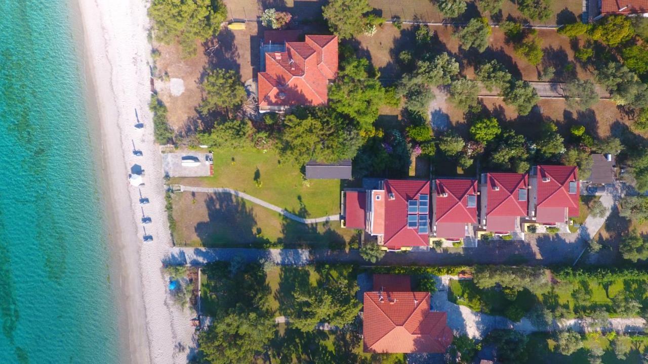 Villa Argo 3 - Beachfront, Big Gardens, Location! Pefkochori Esterno foto